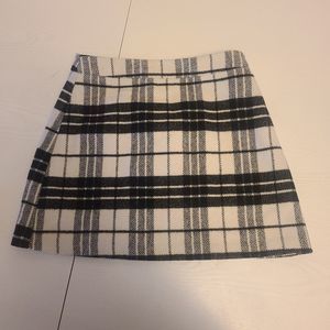 CFOREVER 21 BLACK AND WHITE PLAID MINI SKIRT Fall Winter Style